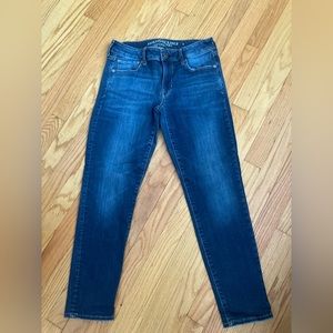 AE SUPER STRETCH SKINNY SIZE 8 SHORT